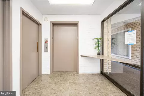 Entry Way - 15101 Glade Dr #10-3D, Silver Spring, MD 20906 photo 2 of 6