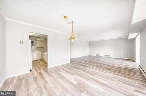 Living - 15101 Glade Dr #10-3D, Silver Spring, MD 20906 photo 4 of 8