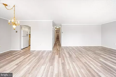 Living - 15101 Glade Dr #10-3D, Silver Spring, MD 20906 photo 6 of 8