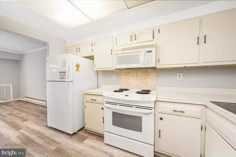 Kitchen - 15101 Glade Dr #10-3D, Silver Spring, MD 20906 photo 1 of 2