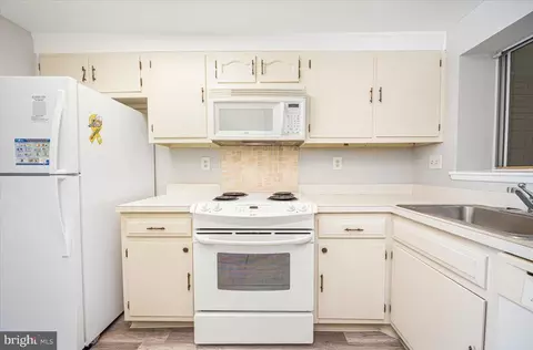 Kitchen - 15101 Glade Dr #10-3D, Silver Spring, MD 20906 photo 2 of 2