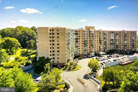 3330 N Leisure World Blvd #5-122, Silver Spring, MD 20906