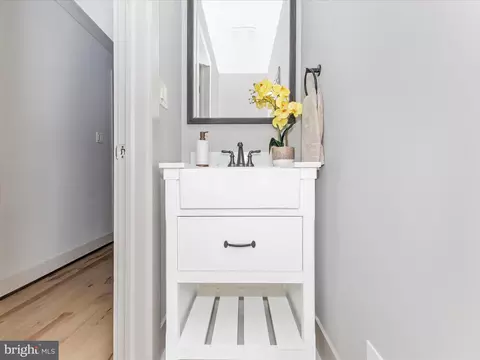 Entry Way - 10000 Reddick Dr, Silver Spring, MD 20901 photo 3 of 4