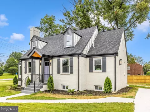 Exterior - 10000 Reddick Dr, Silver Spring, MD 20901 photo 10 of 11