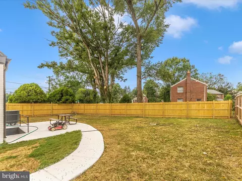 Exterior - 10000 Reddick Dr, Silver Spring, MD 20901 photo 4 of 11