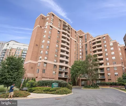 4808 Moorland Ln #204, Bethesda, MD 20814