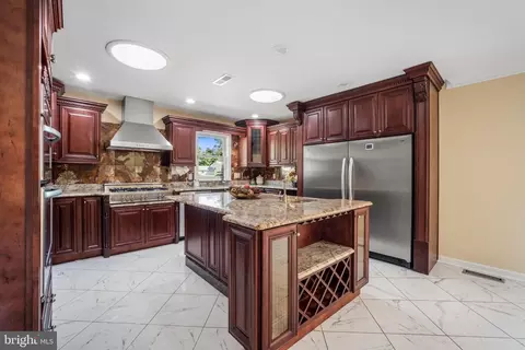 Kitchen - 4104 Tulare Dr, Silver Spring, MD 20906 photo 2 of 4