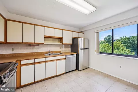 15100 Interlachen Dr #4-812, Silver Spring, MD 20906 photo 9