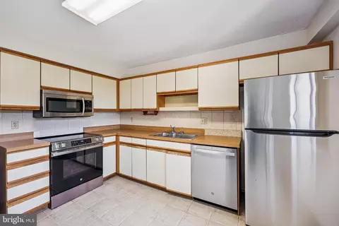 15100 Interlachen Dr #4-812, Silver Spring, MD 20906 photo 7