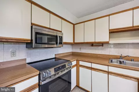 15100 Interlachen Dr #4-812, Silver Spring, MD 20906 photo 8