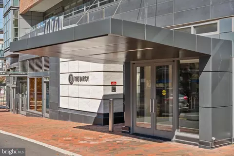 7171 Woodmont Ave #206, Bethesda, MD 20814