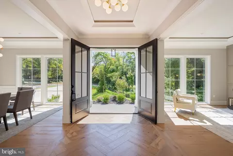 Entry Way - 10200 Falls Rd, Potomac, MD 20854 photo 2 of 13