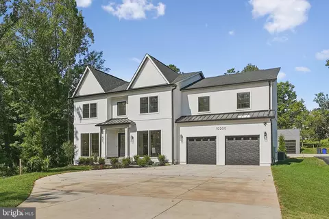 Exterior - 10200 Falls Rd, Potomac, MD 20854 photo 2 of 4