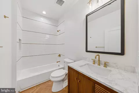 Bath - 10200 Falls Rd, Potomac, MD 20854 photo 8 of 12