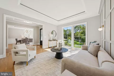 Living - 10200 Falls Rd, Potomac, MD 20854 photo 2 of 6