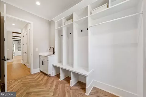 Entry Way - 10200 Falls Rd, Potomac, MD 20854 photo 7 of 13