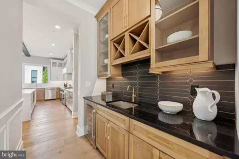 Entry Way - 10200 Falls Rd, Potomac, MD 20854 photo 5 of 13