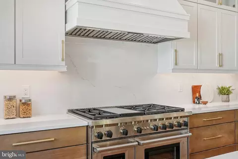 Kitchen - 10200 Falls Rd, Potomac, MD 20854 photo 6 of 6