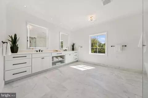 Bath - 10200 Falls Rd, Potomac, MD 20854 photo 3 of 12