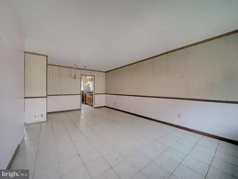 Living - 8632 11th Ave, Silver Spring, MD 20903 photo 3 of 4