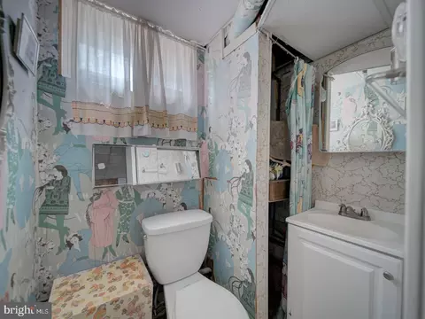 Bath - 8632 11th Ave, Silver Spring, MD 20903 photo 2 of 2