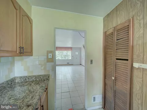 Entry Way - 8632 11th Ave, Silver Spring, MD 20903 photo 3 of 4