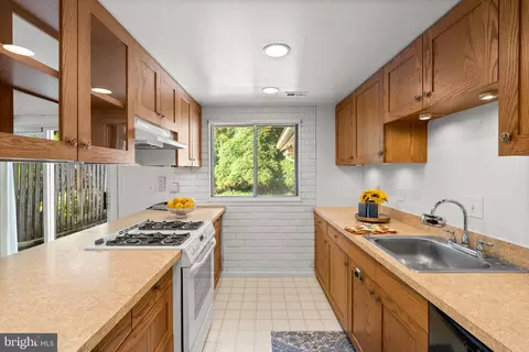Kitchen - 2806 Aquarius Ave, Silver Spring, MD 20906 photo 3 of 6