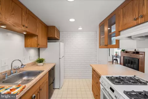 Kitchen - 2806 Aquarius Ave, Silver Spring, MD 20906 photo 5 of 6