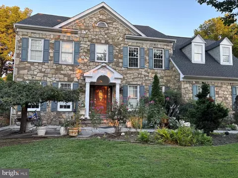 19105 Peach Blossom Ct, Gaithersburg, MD 20879