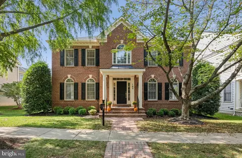 102 Dunloggin Dr, Rockville, MD 20850