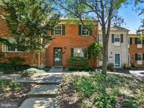 808 College Pkwy #10-808, Rockville, MD 20850