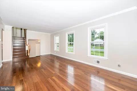 Living - 19924 Westerly Ave, Poolesville, MD 20837 photo 4 of 9