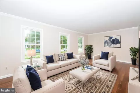 Living - 19924 Westerly Ave, Poolesville, MD 20837 photo 2 of 9