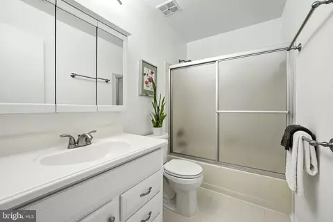 Bath - 123 Snowy Owl Dr, Silver Spring, MD 20901 photo 2 of 3