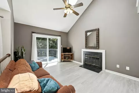 Living - 123 Snowy Owl Dr, Silver Spring, MD 20901 photo 2 of 2