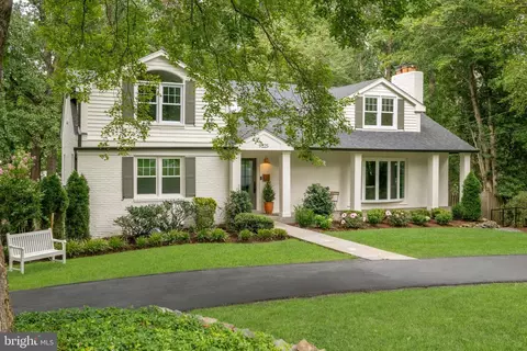 9225 Laurel Oak Dr, Bethesda, MD 20817