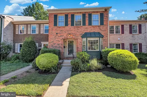 7825 Heatherton Ln, Potomac, MD 20854