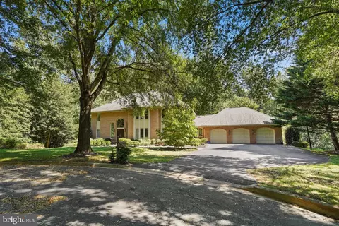 8805 Mary Mead Ct, Potomac, MD 20854