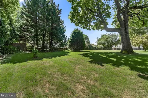 Exterior - 8819 Damascus Rd, Damascus, MD 20872 photo 10 of 13