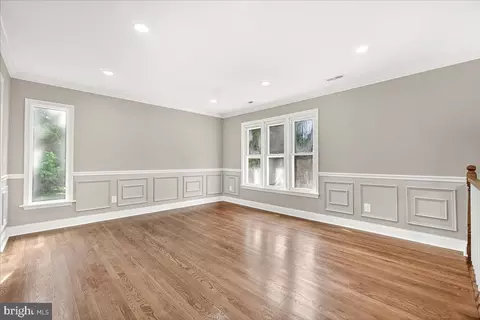 Living - 8819 Damascus Rd, Damascus, MD 20872 photo 3 of 6