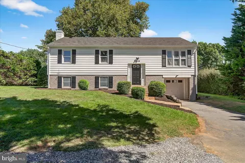 Exterior - 8819 Damascus Rd, Damascus, MD 20872 photo 2 of 13