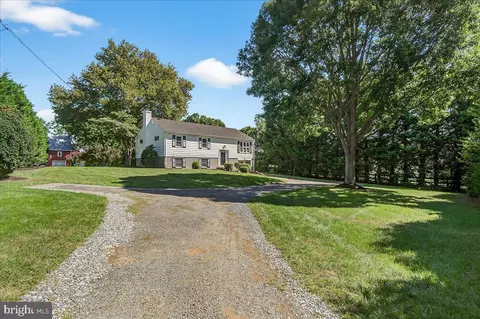 Exterior - 8819 Damascus Rd, Damascus, MD 20872 photo 7 of 13
