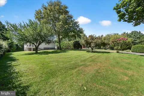 Exterior - 8819 Damascus Rd, Damascus, MD 20872 photo 9 of 13