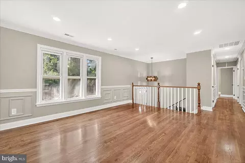 Living - 8819 Damascus Rd, Damascus, MD 20872 photo 4 of 6