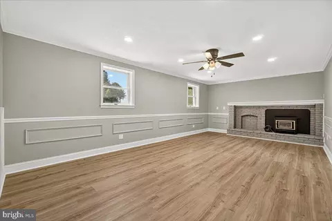 Living - 8819 Damascus Rd, Damascus, MD 20872 photo 5 of 6