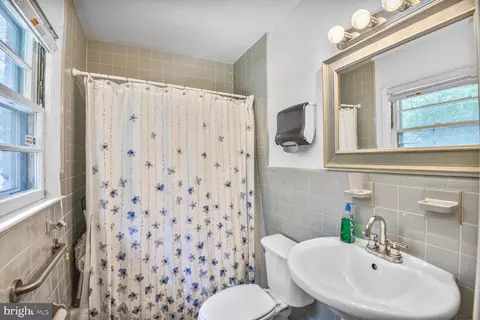 Bath - 1701 Maydale Dr, Silver Spring, MD 20905 photo 1 of 1