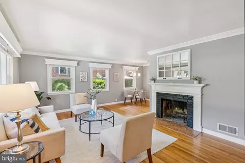 Living - 207 Whitmoor Ter, Silver Spring, MD 20901 photo 2 of 4