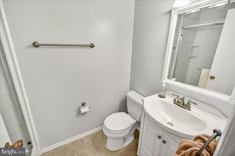 Bath - 19808 Westerly Ave, Poolesville, MD 20837 photo 2 of 3