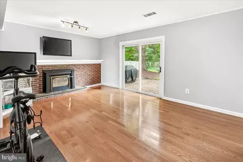 Living - 19808 Westerly Ave, Poolesville, MD 20837 photo 4 of 4