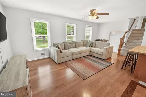 Living - 19808 Westerly Ave, Poolesville, MD 20837 photo 2 of 4